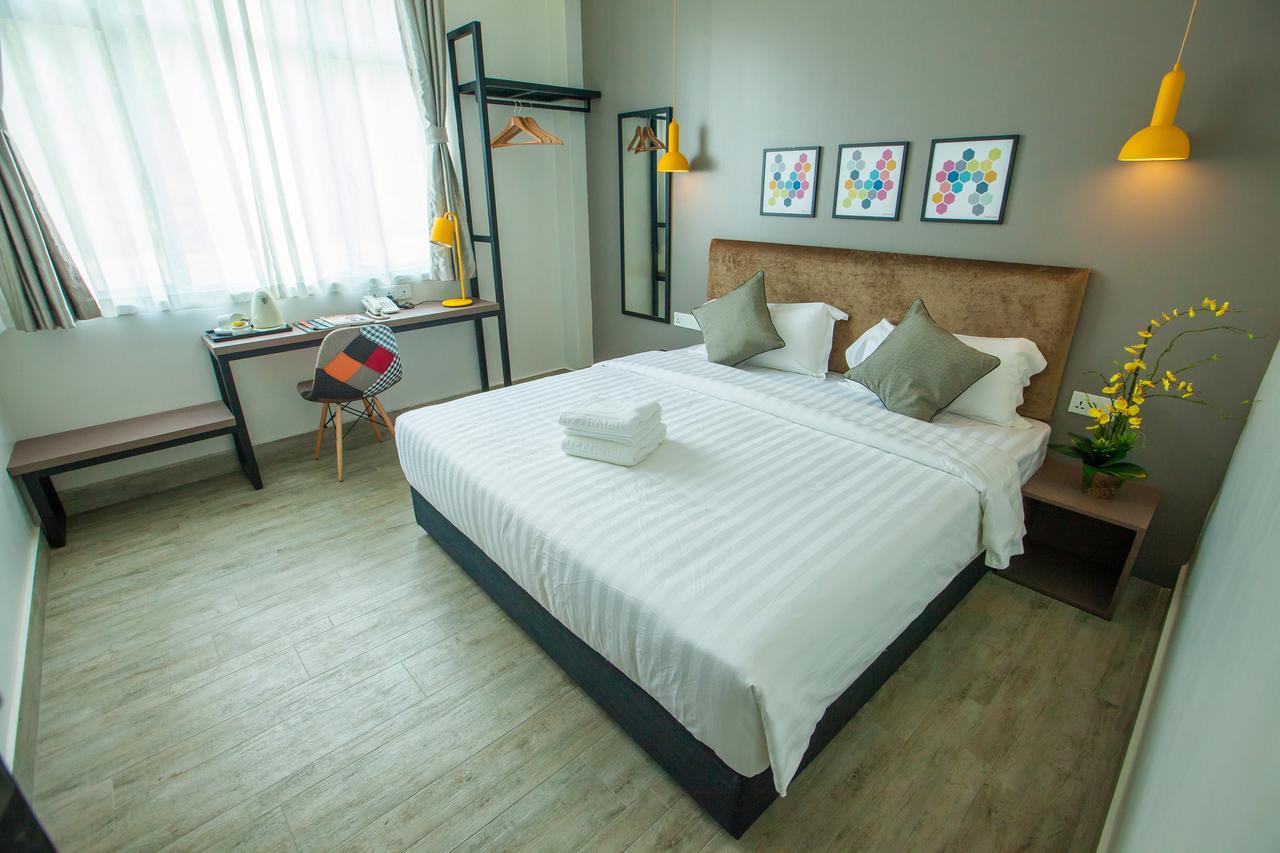 Bzz Hotel Skudai Exterior photo