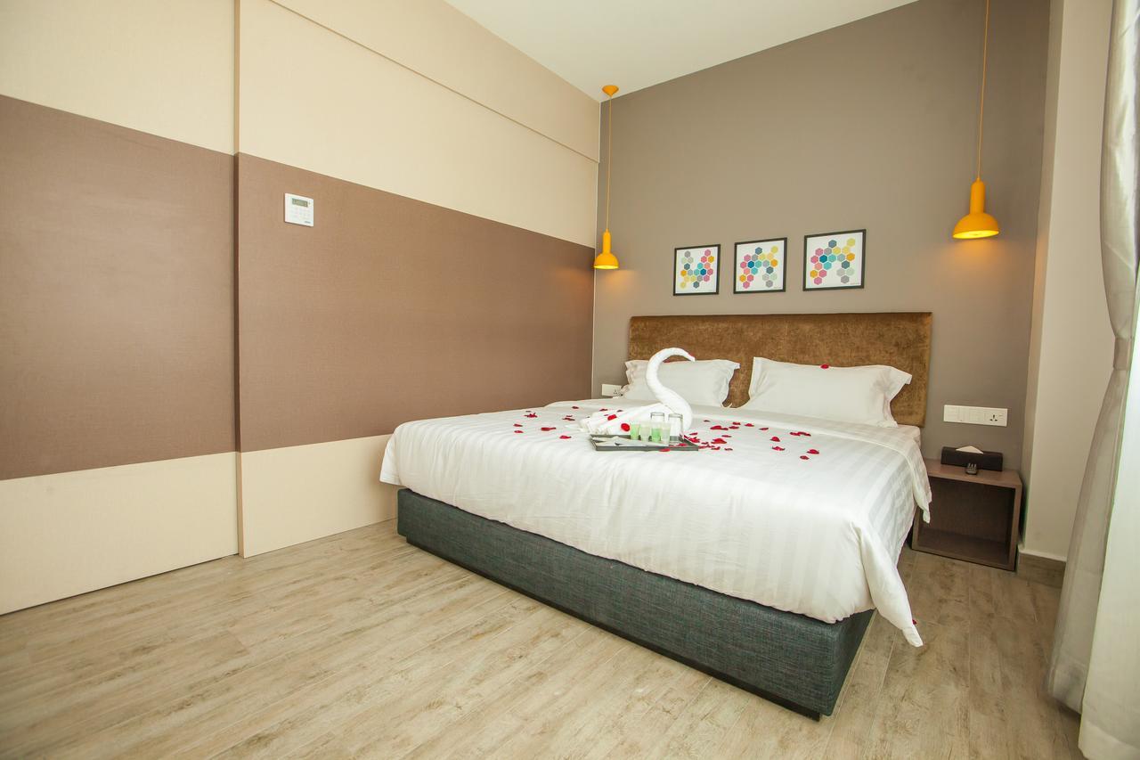 Bzz Hotel Skudai Exterior photo
