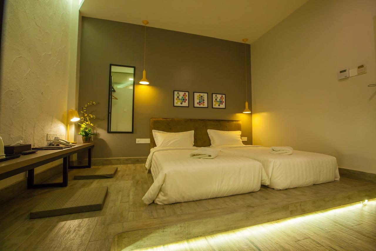 Bzz Hotel Skudai Exterior photo