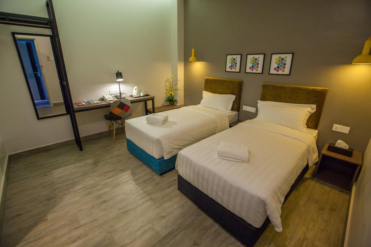 Bzz Hotel Skudai Exterior photo