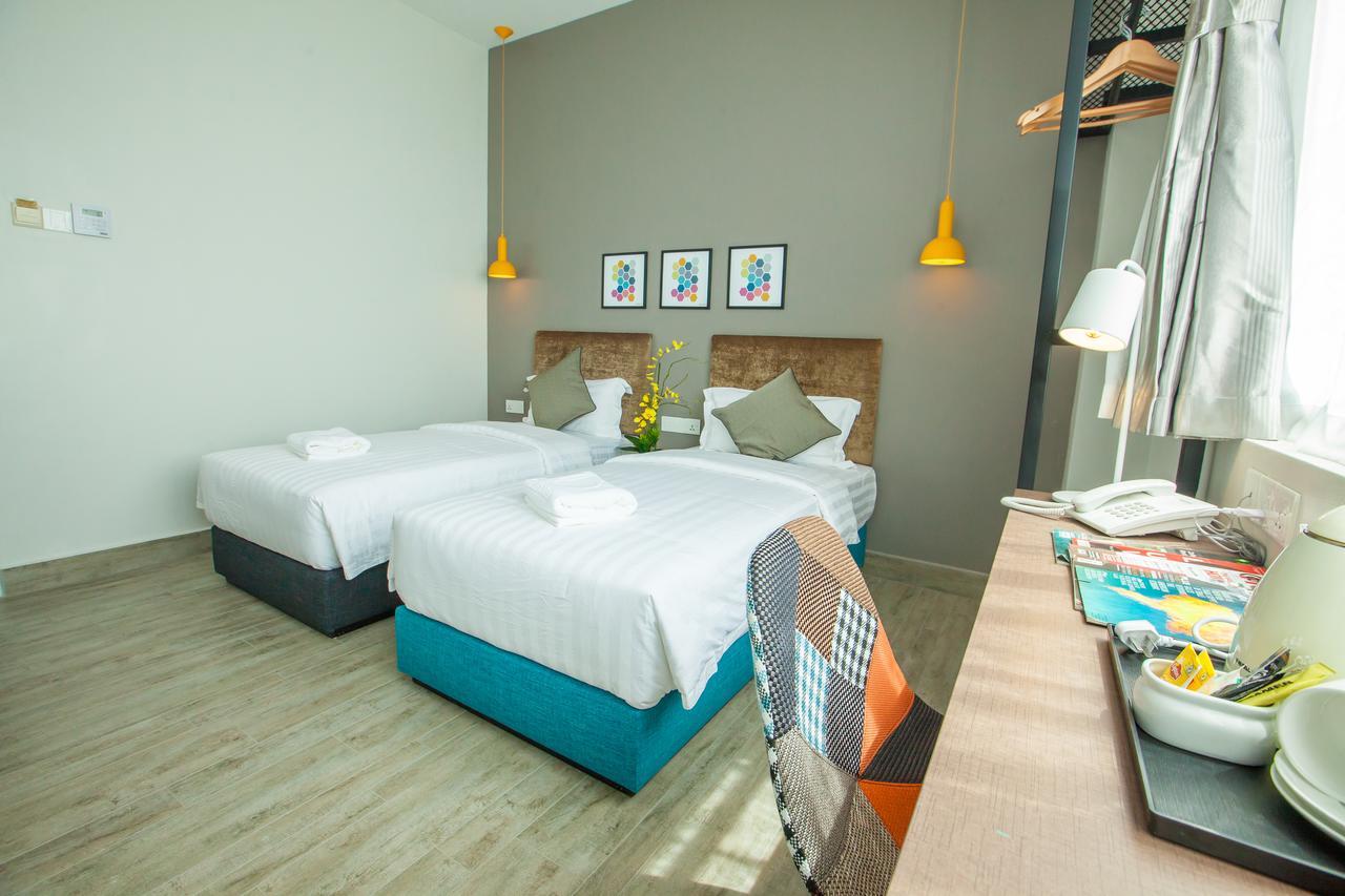 Bzz Hotel Skudai Exterior photo