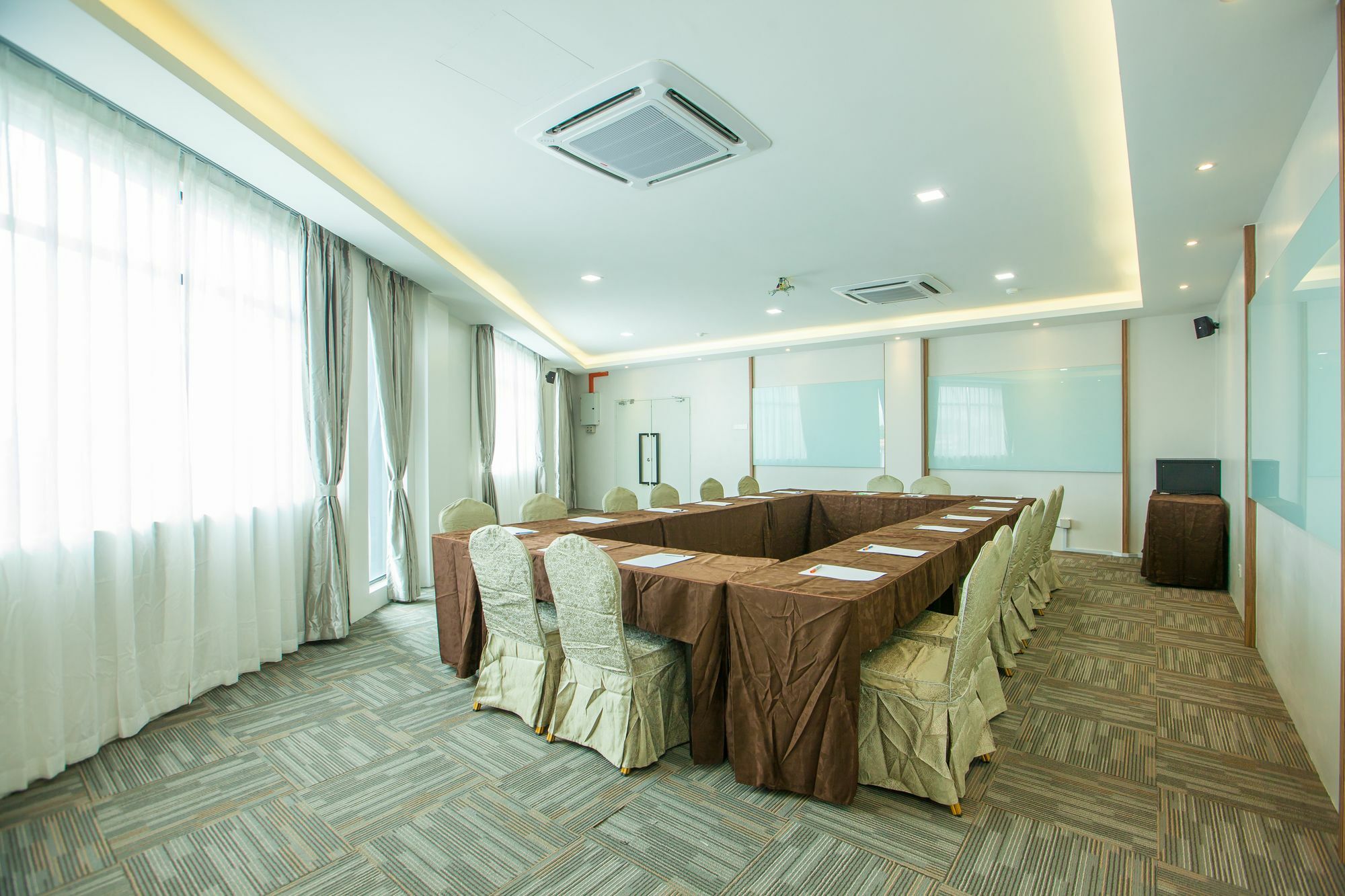 Bzz Hotel Skudai Exterior photo